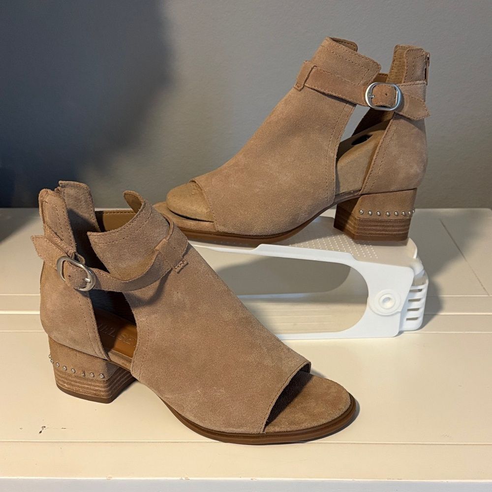 Chelsea & Violet Tan Peep-Toe Heeled Boots
